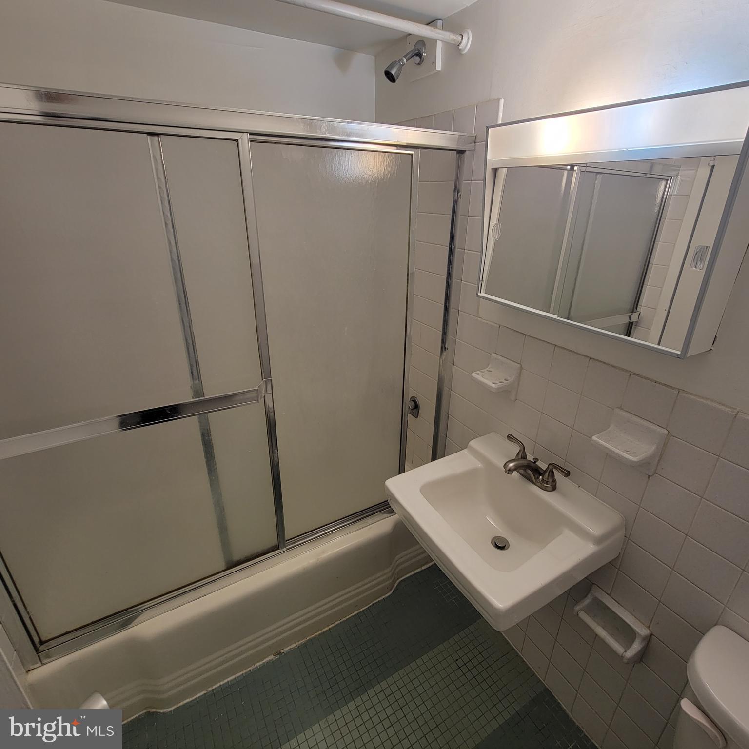 224-30 West Rittenhouse Square, Unit 1403 Philadelphia, PA 19103 - Photo 11 of 24 Bath