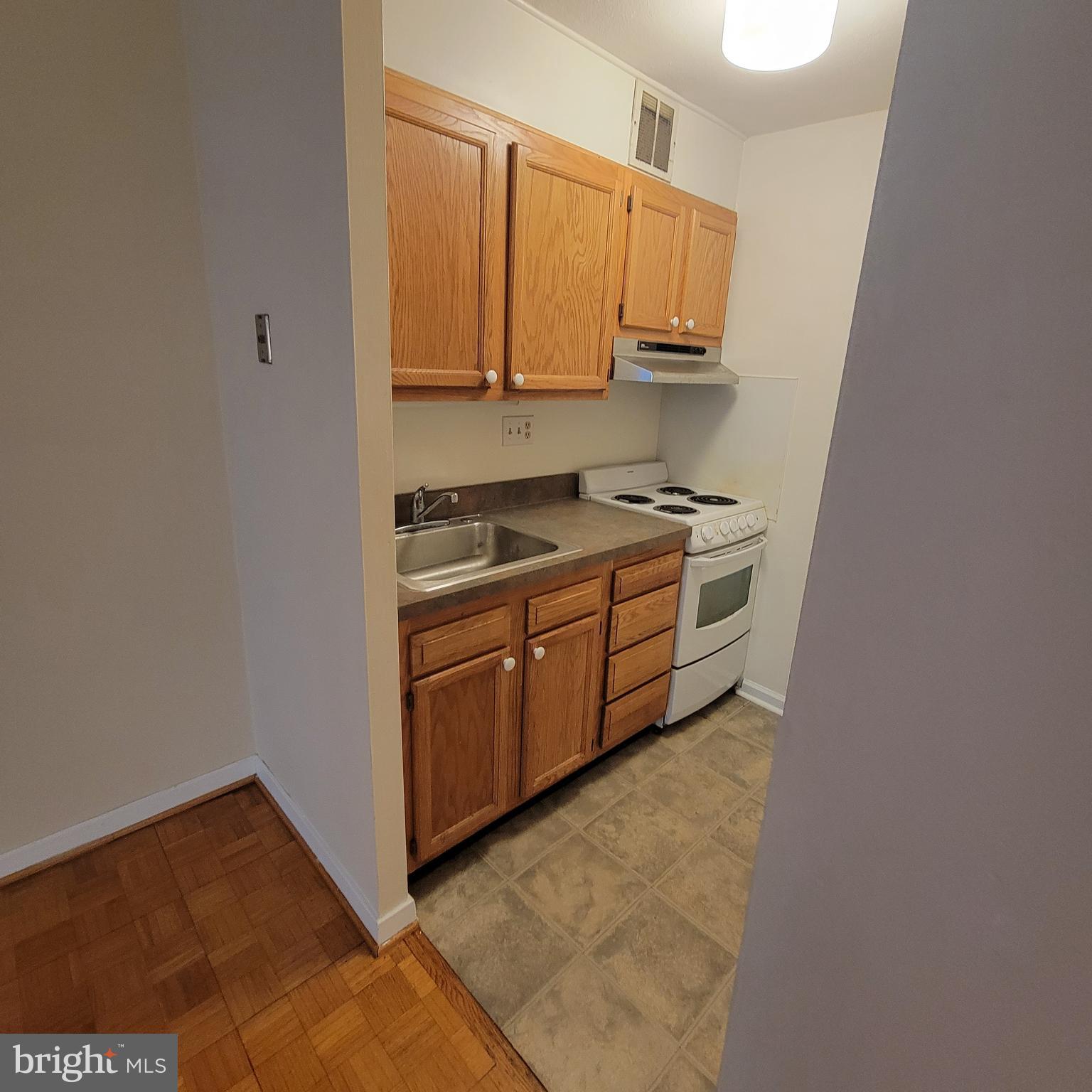 224-30 West Rittenhouse Square, Unit 1403 Philadelphia, PA 19103 - Photo 9 of 24 Kitchen