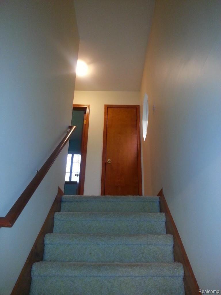 943 Pine Tree Road Lake Orion, MI 48362 - Photo 8 of 21 20140602_203740.jpg