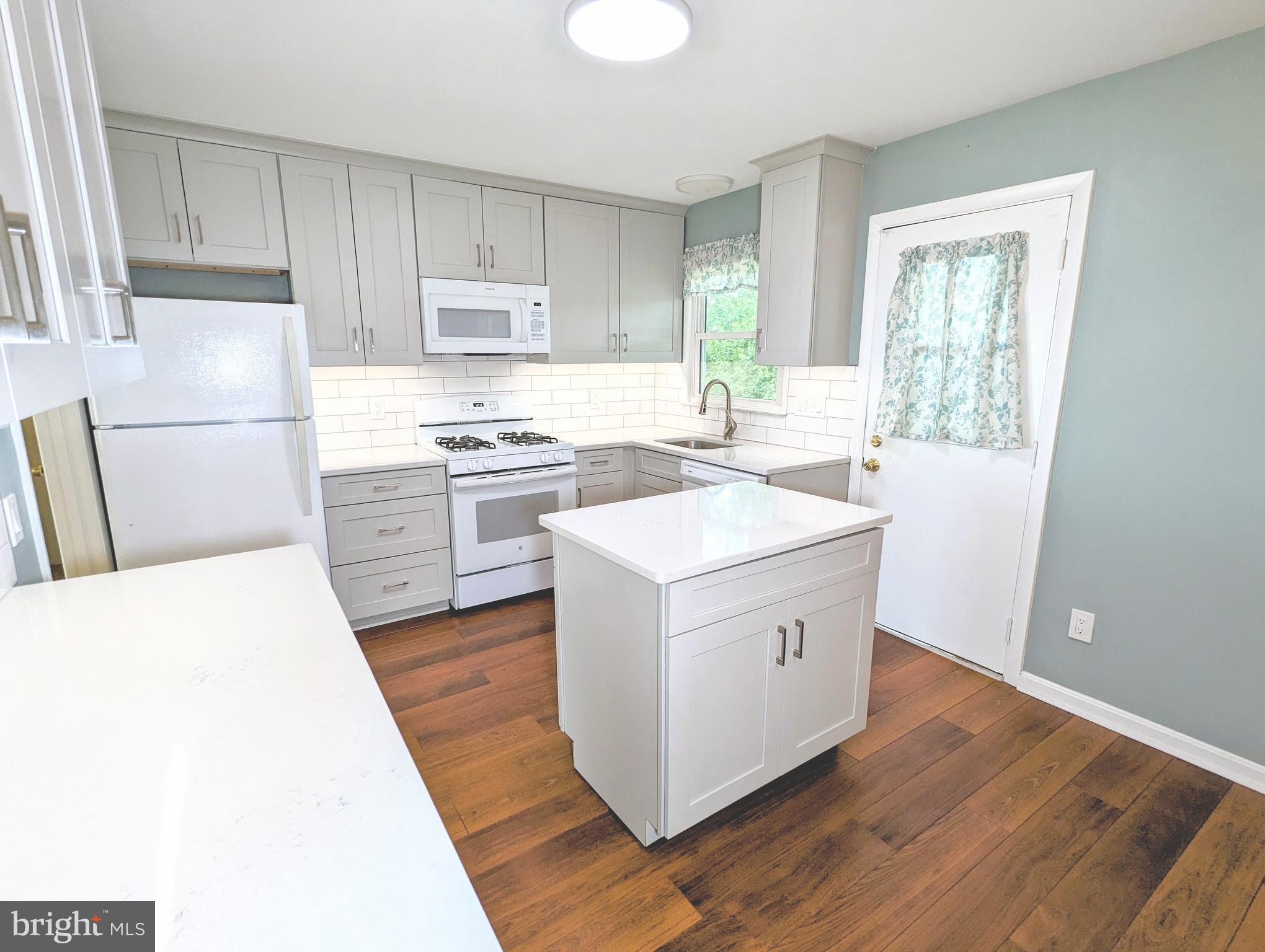 4015 Lees Corner Road Chantilly, VA 20151 - Photo 4 of 21