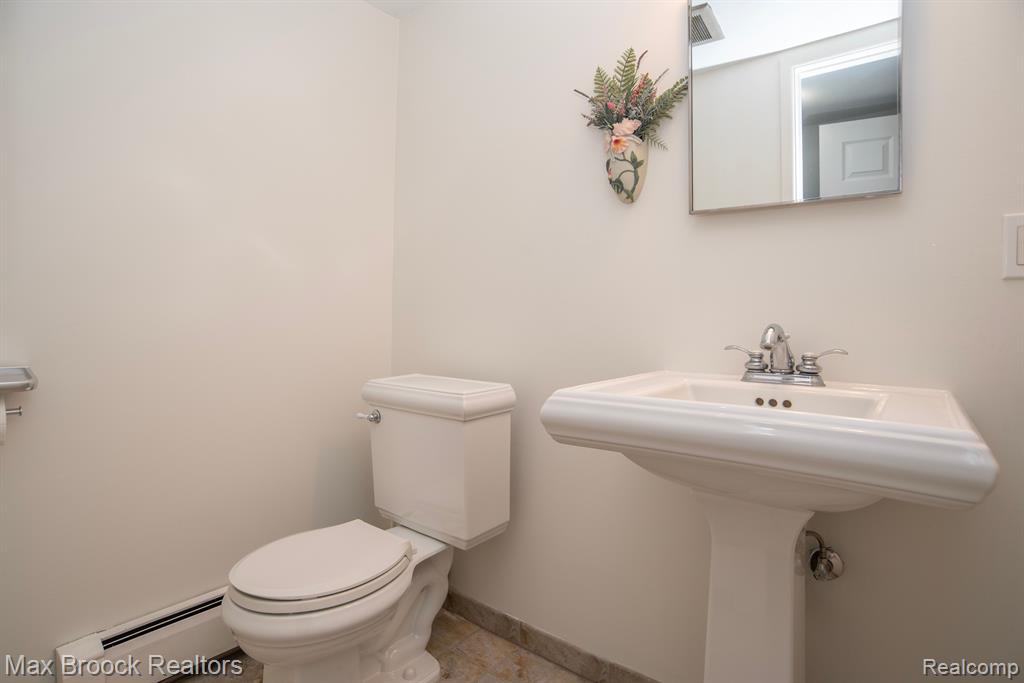 421 Miller Avenue Rochester, MI 48307 - Photo 14 of 20