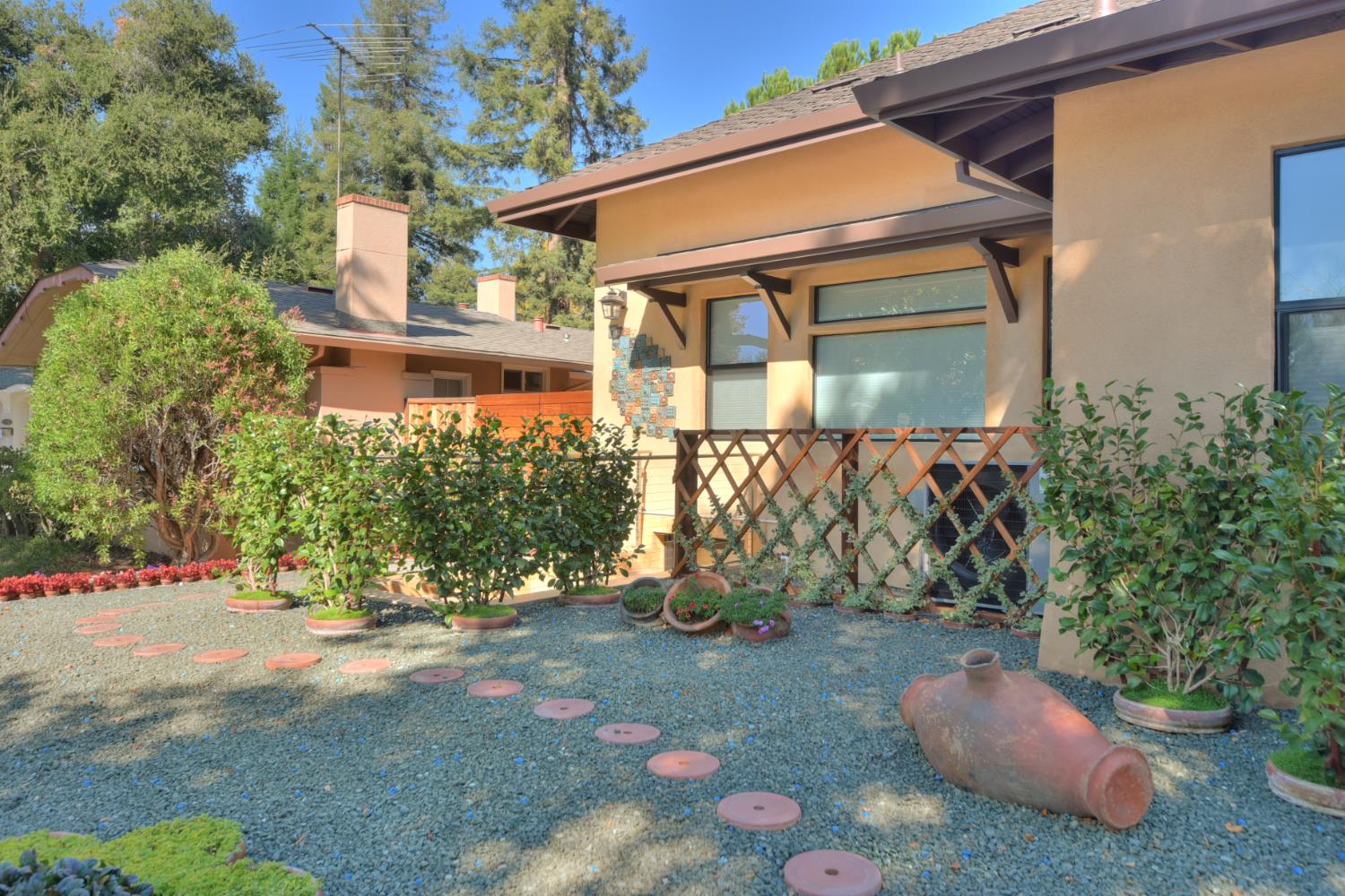 251 Middlefield Road Palo Alto, CA 94301 - Photo 7 of 76 a backyard of a house with lots of green space