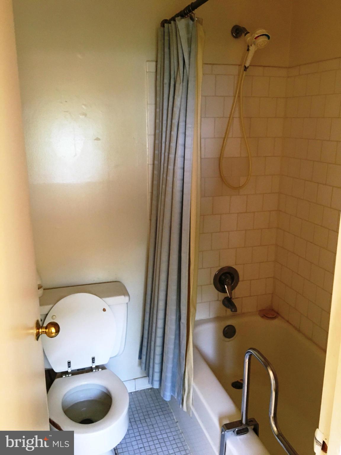 102 Cross Keys Road, Unit R102A Baltimore, MD 21210 - Photo 13 of 21 Bath (Master)