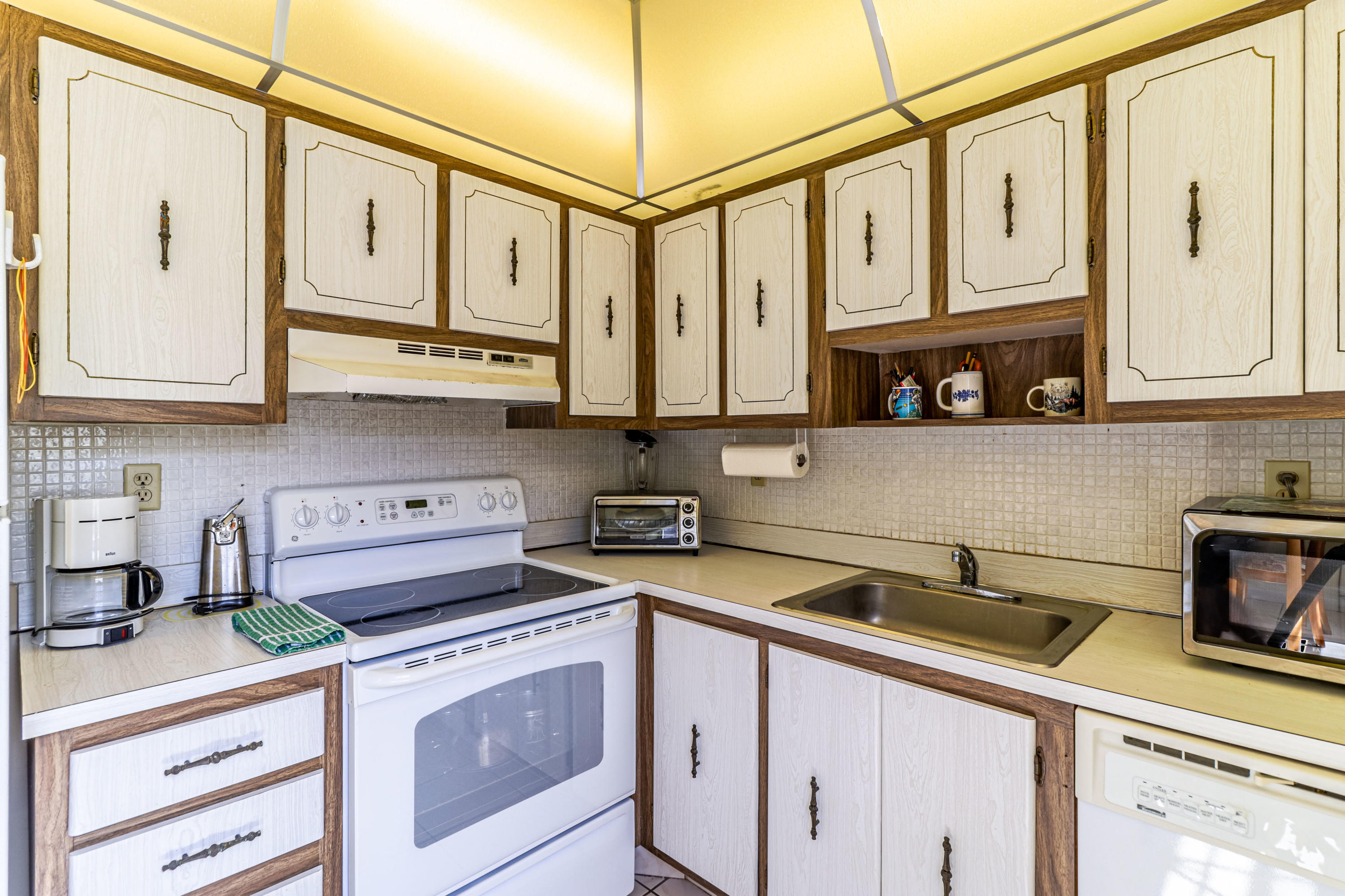 758 Normandy P Delray Beach Delray Beach, FL 33484 - Photo 2 of 18 IMG_0866-HDR