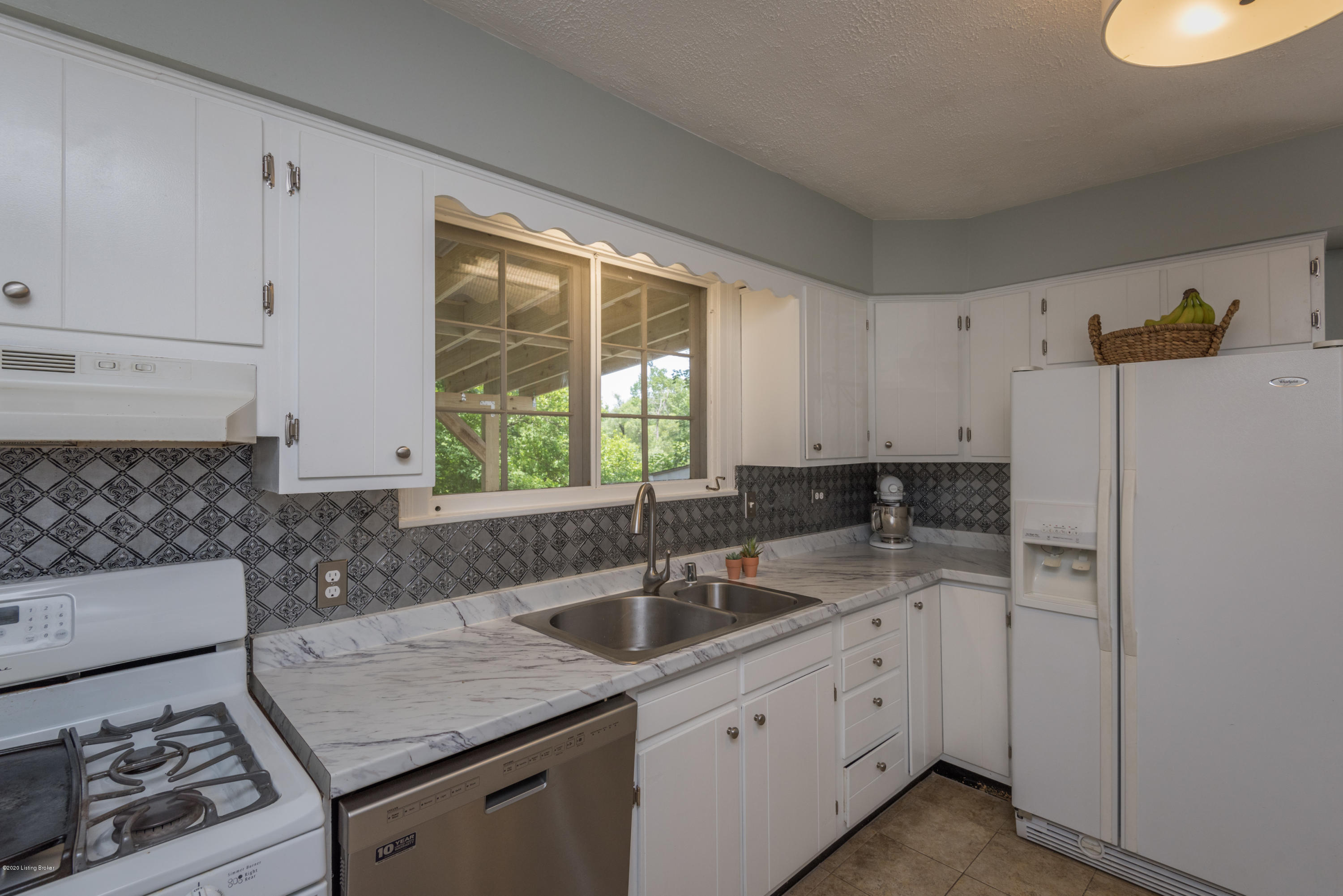3302 Maple Road Louisville, KY 40299 - Photo 16 of 41 Kitchen