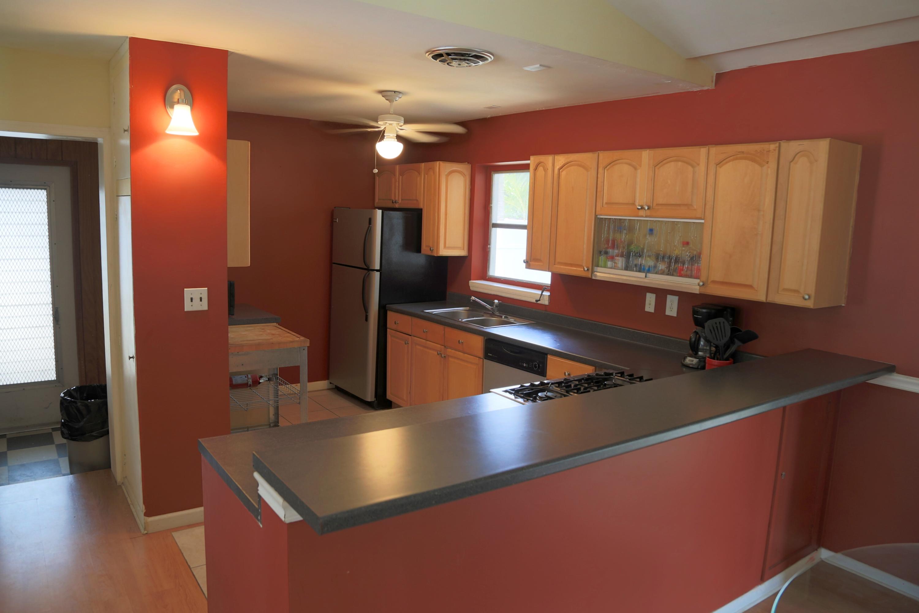 437 Gulf Road North Palm Beach, FL 33408 - Photo 3 of 17 IMG_3373