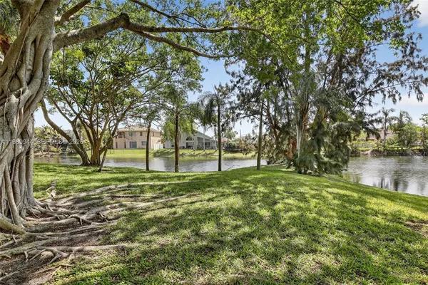 $2,350 | 400 Palm Circle West, Unit 306, Pembroke Pines, FL 33025