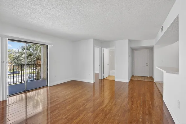 $2,350 | 400 Palm Circle West, Unit 306, Pembroke Pines, FL 33025