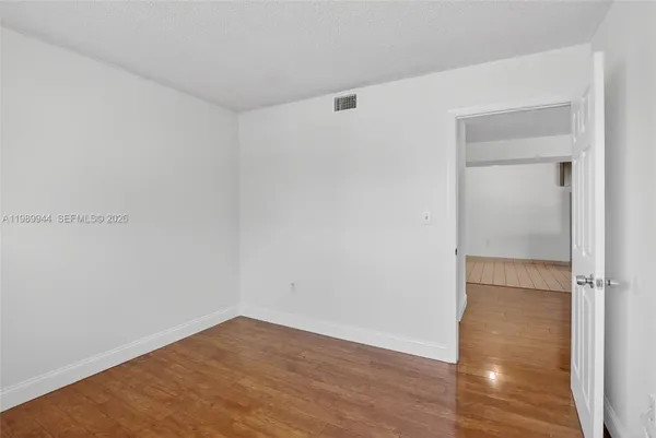 $2,350 | 400 Palm Circle West, Unit 306, Pembroke Pines, FL 33025