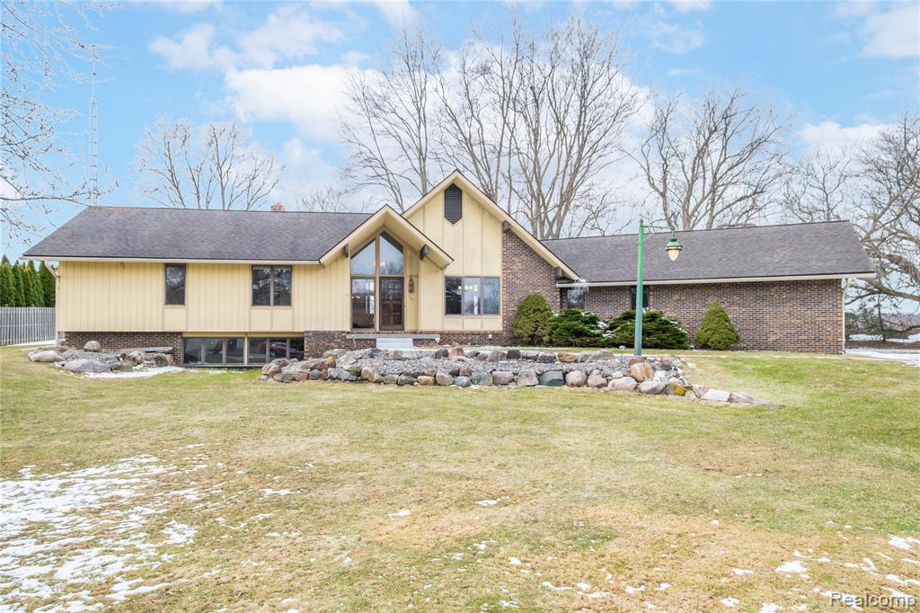 3155 Beech Tree Lane Flushing, MI 48433 - Photo 1 of 40