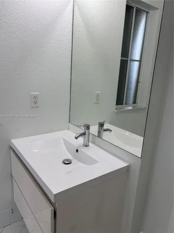 $2,800 | 8842 West Flagler Street, Unit 208, Miami, FL 33174