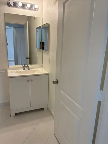 $2,800 | 8842 West Flagler Street, Unit 208, Miami, FL 33174