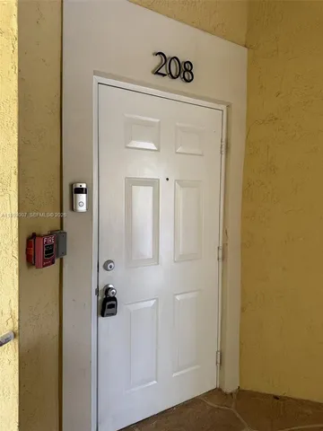 $2,800 | 8842 West Flagler Street, Unit 208, Miami, FL 33174