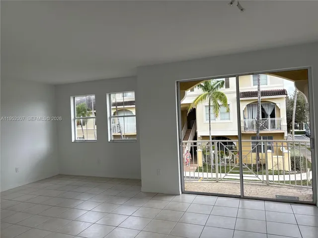 $2,800 | 8842 West Flagler Street, Unit 208, Miami, FL 33174