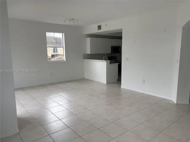 $2,800 | 8842 West Flagler Street, Unit 208, Miami, FL 33174