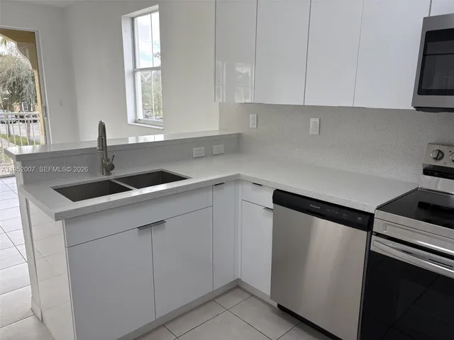 $2,800 | 8842 West Flagler Street, Unit 208, Miami, FL 33174