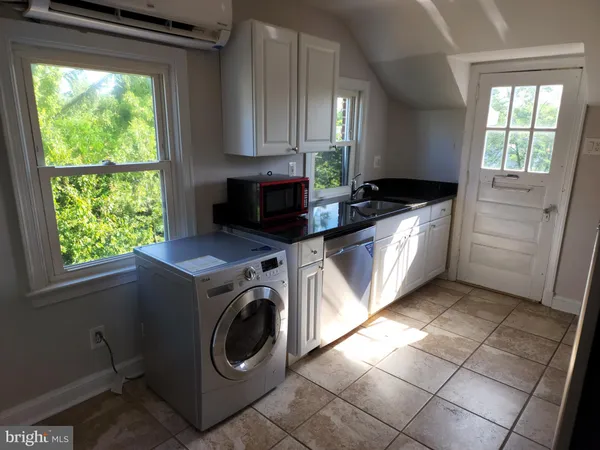 $2,795 | 1227 North Utah Street, Unit 1, Arlington, VA 22201