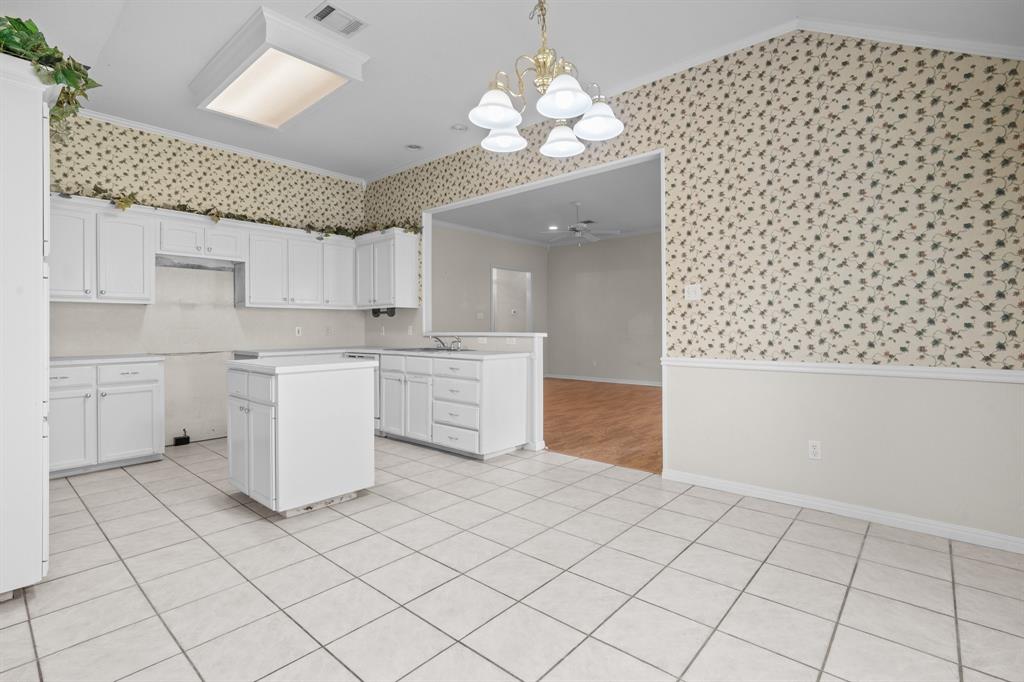 1005 Cheyenne Trail Hewitt, TX 76643 - Photo 4 of 9