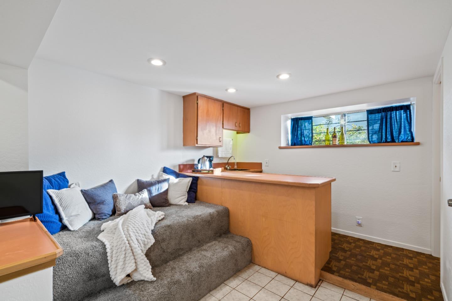 804 Prairie Creek Drive Pacifica, CA 94044 - Photo 35 of 64 a living room with furniture and a window