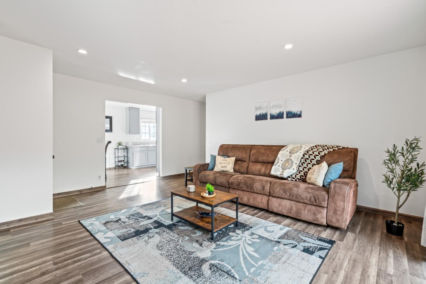 804 Prairie Creek Drive Pacifica, CA 94044 - Photo 6 of 64 a living room with furniture and wooden floor