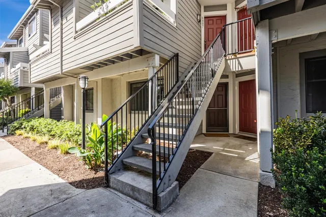 a view of hotel and patio in back of house