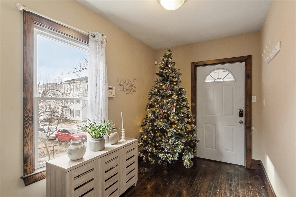 11 Home Street Worcester, MA 01609 - Photo 3 of 34 Gallery Image 3