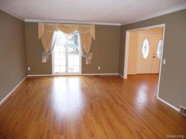 3242 Quail Ridge Circle Rochester, MI 48309 - Photo 9 of 25 Newer Hardwood Floors thruout