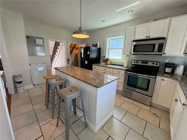 $3,900 | 20 Narragansett Avenue, Newport, RI 02840