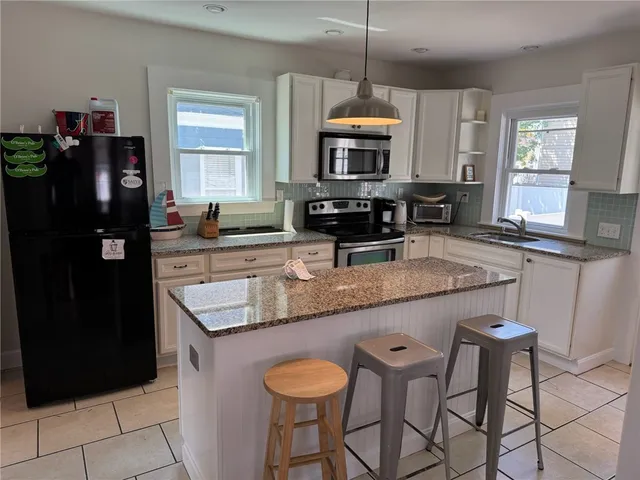 $3,900 | 20 Narragansett Avenue, Newport, RI 02840