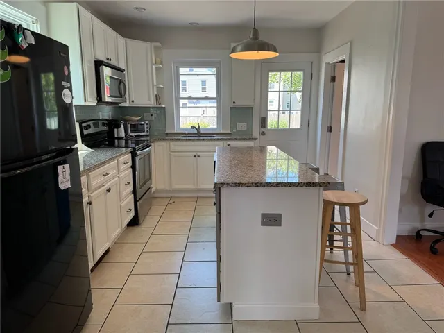 $3,900 | 20 Narragansett Avenue, Newport, RI 02840