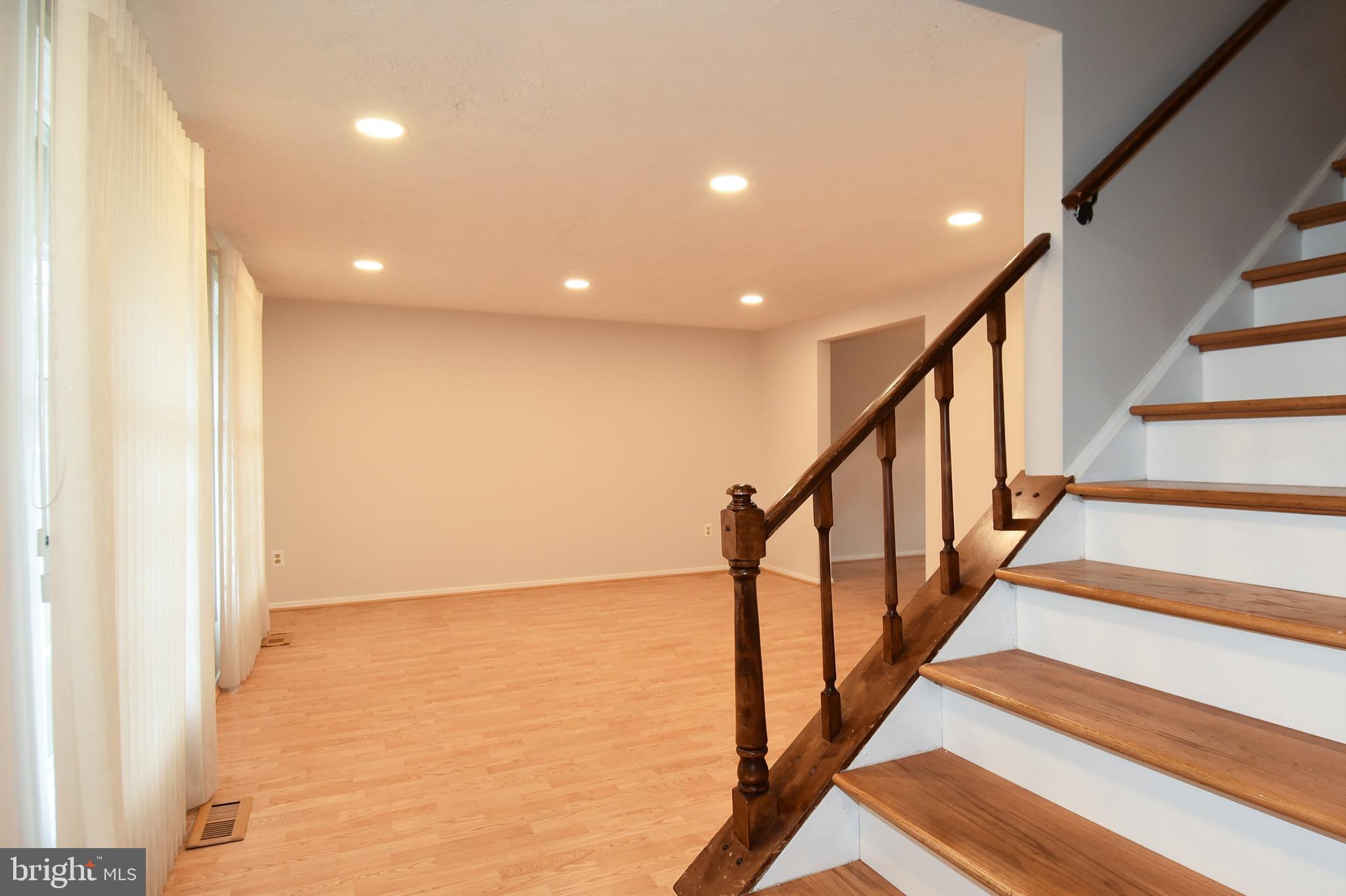 6115 Mantle Road Burke, VA 22015 - Photo 4 of 49 Gallery Image 4