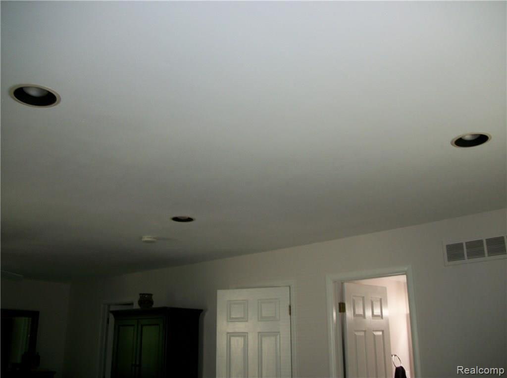 36125 Fredericksburg Road Farmington Hills, MI 48331 - Photo 36 of 63