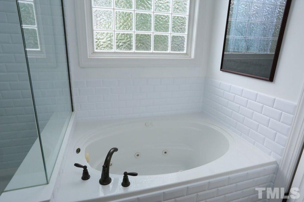 6301 Pleasant Creek Court Raleigh, NC 27613 - Photo 9 of 21 a bathroom with a bathtub