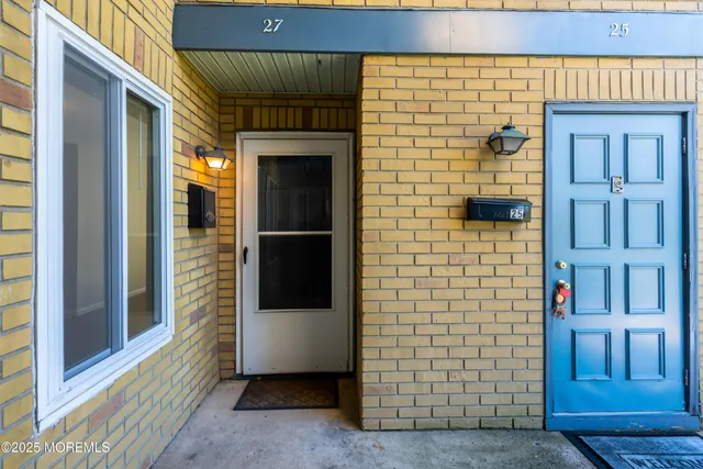 $2,200 | 27 Newport Court, Unit 239, Brick, NJ 08724
