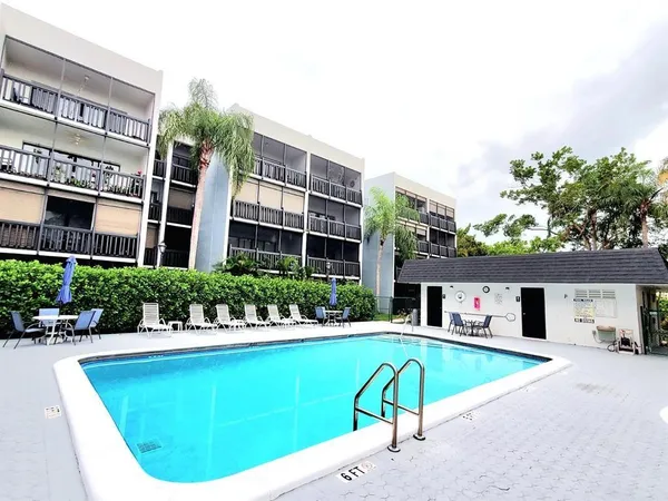 $2,300 | 1021 Mockingbird Lane, Unit 114, Plantation, FL 33324