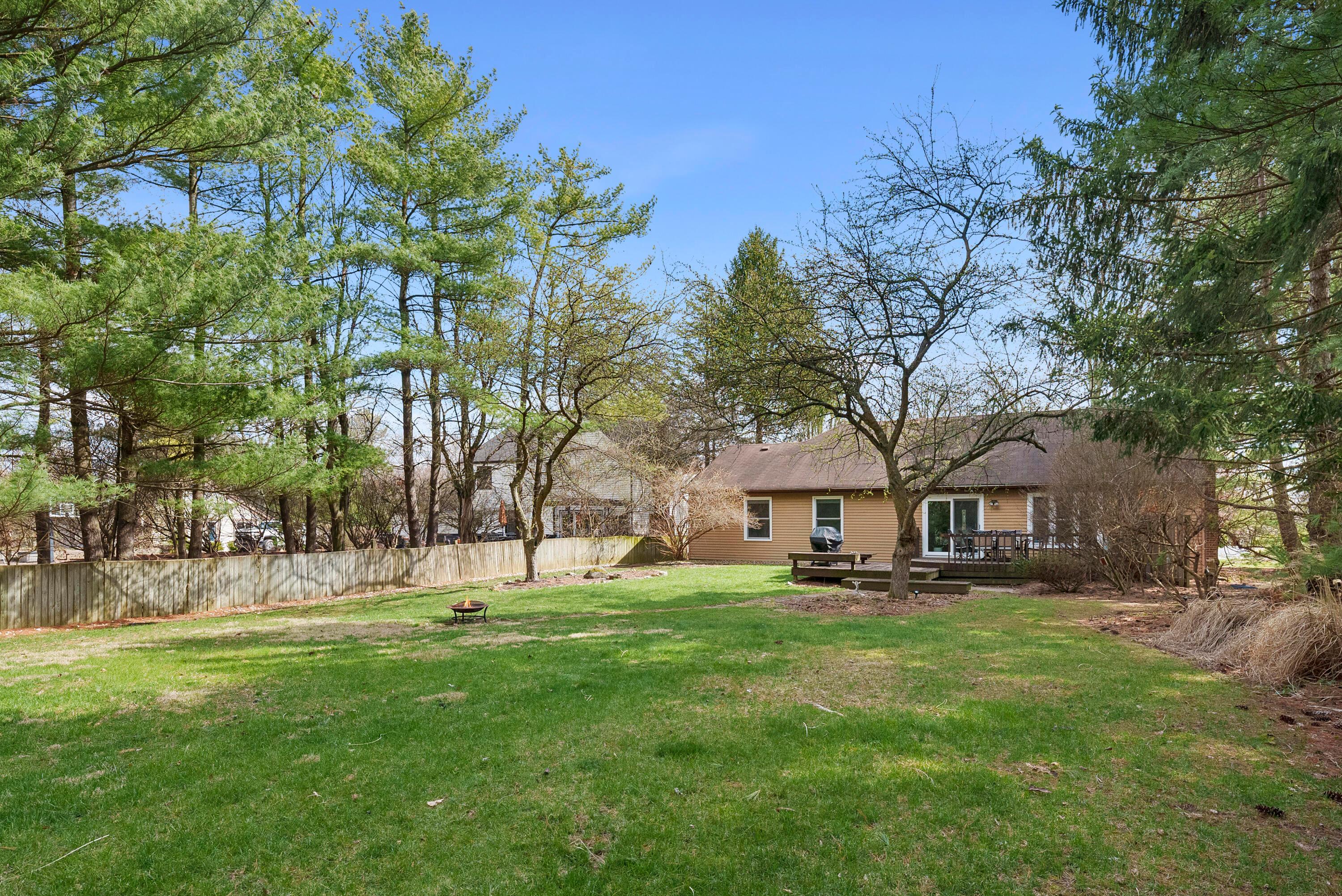 4492 Shire Mill Road Hilliard, OH 43026 - Photo 38 of 39 Large rear yard