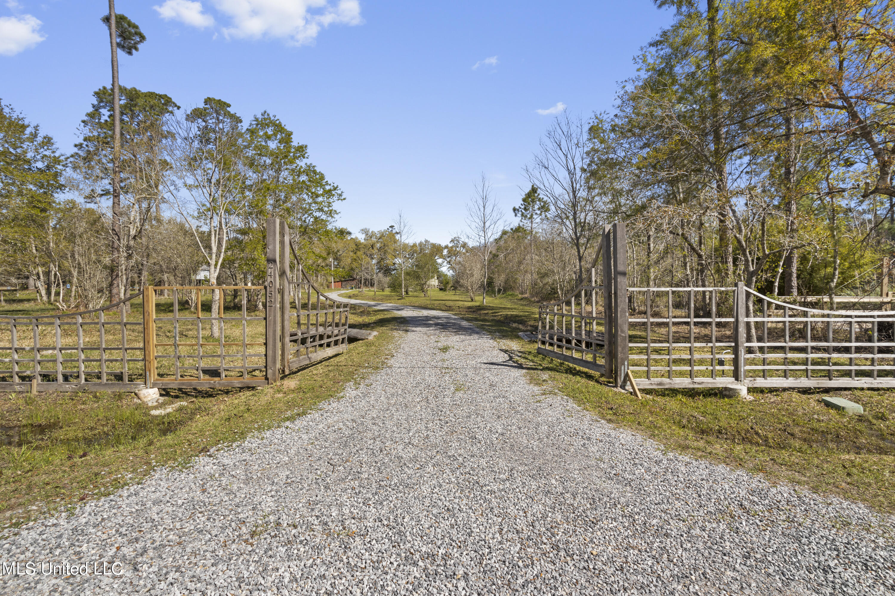 24052 Arcadia Farm Road Pass Christian, MS 39571 - Photo 5 of 32 005