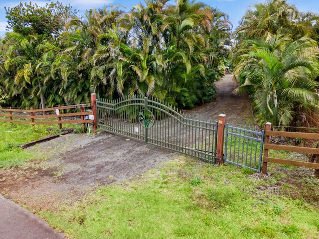 $2,350,000 | 73-1385 Kinoulu Place, Kailua-Kona, HI 96740