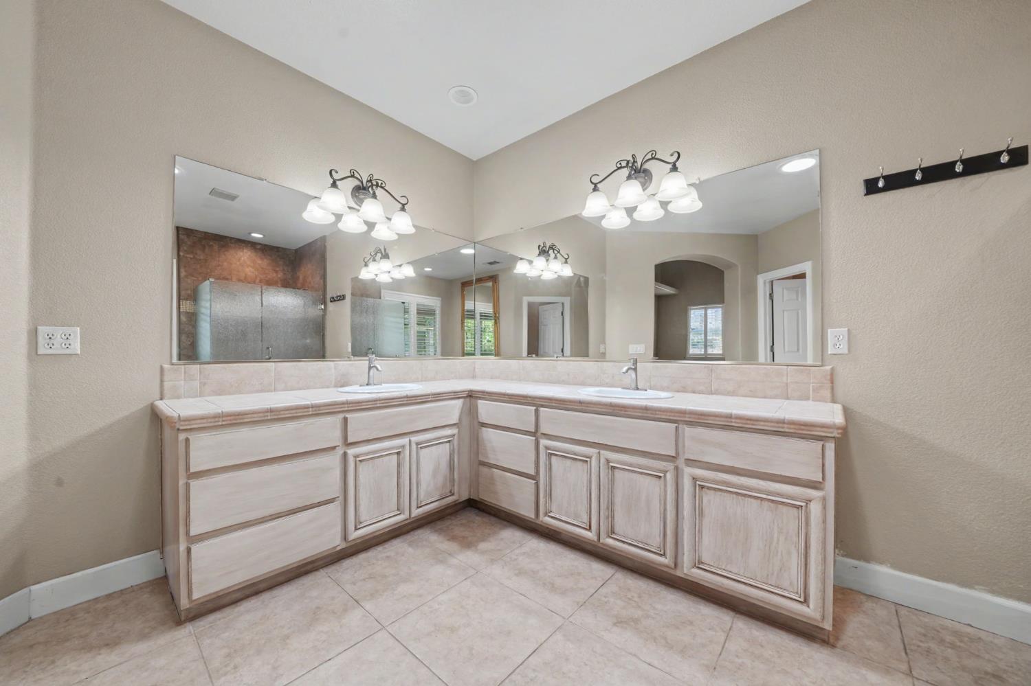 532 Oakridge Road Valley Springs, CA 95252 - Photo 55 of 89 a spacious bathroom with a double vanity sink and a mirror