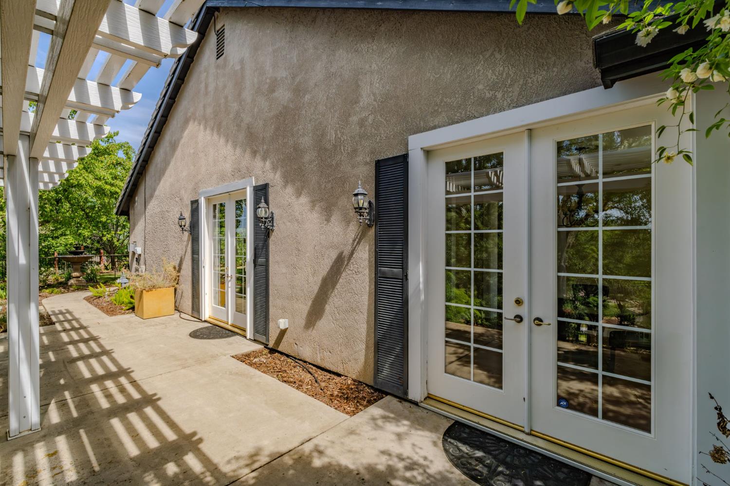 532 Oakridge Road Valley Springs, CA 95252 - Photo 64 of 89 a view of a house with a large window