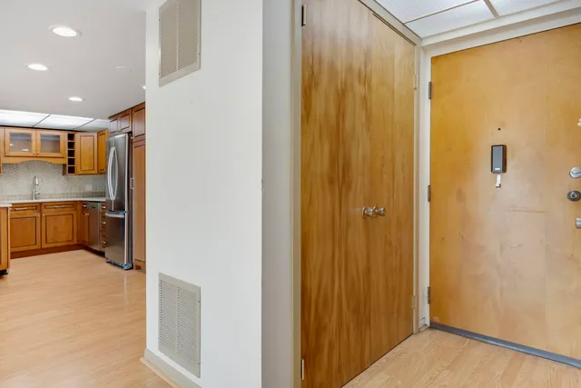 $205,000 | 5300 Walnut Avenue, Unit 18E, Downers Grove, IL 60515