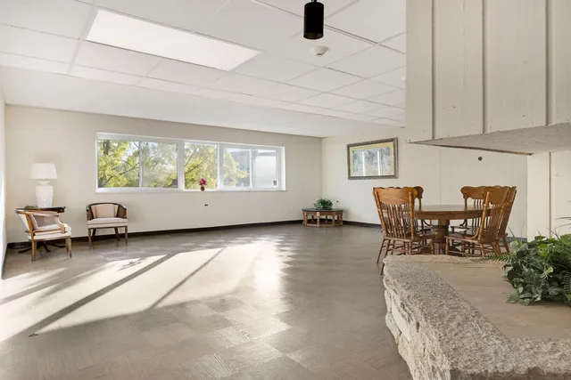 $205,000 | 5300 Walnut Avenue, Unit 18E, Downers Grove, IL 60515