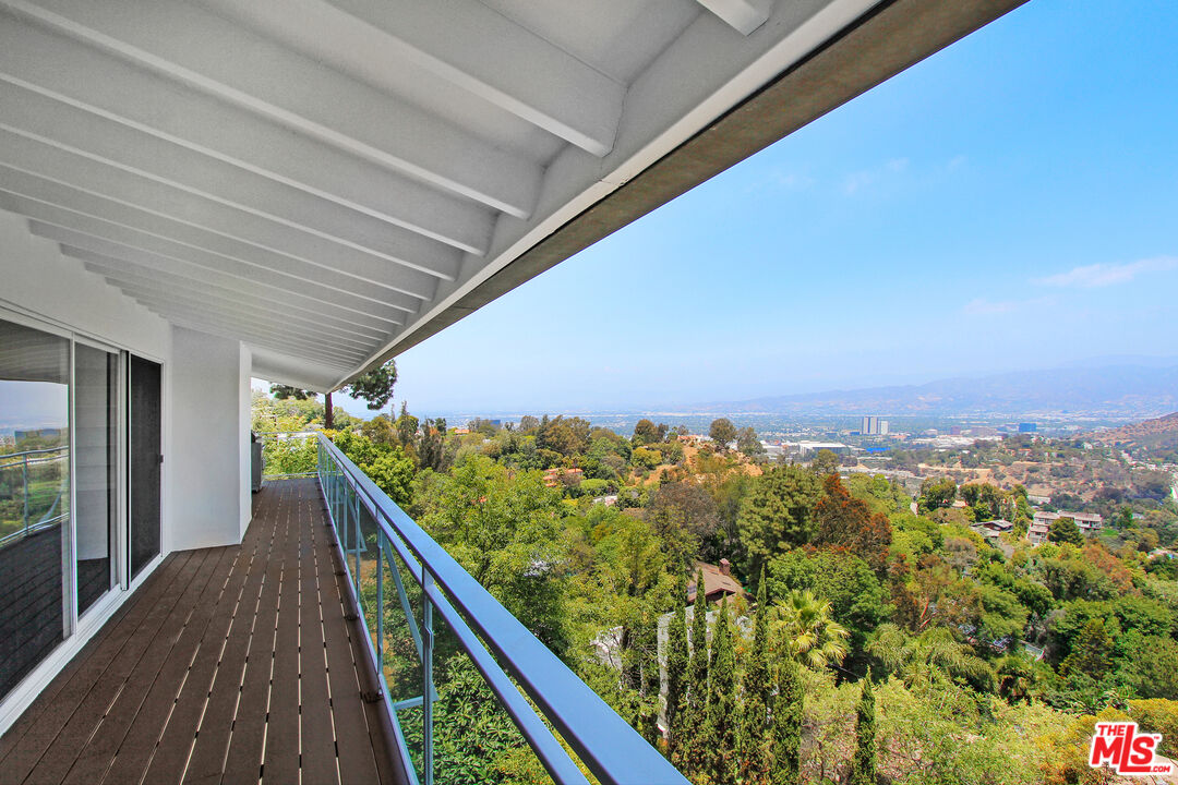 7353 Pyramid Place Los Angeles, CA 90046 - Photo 3 of 3