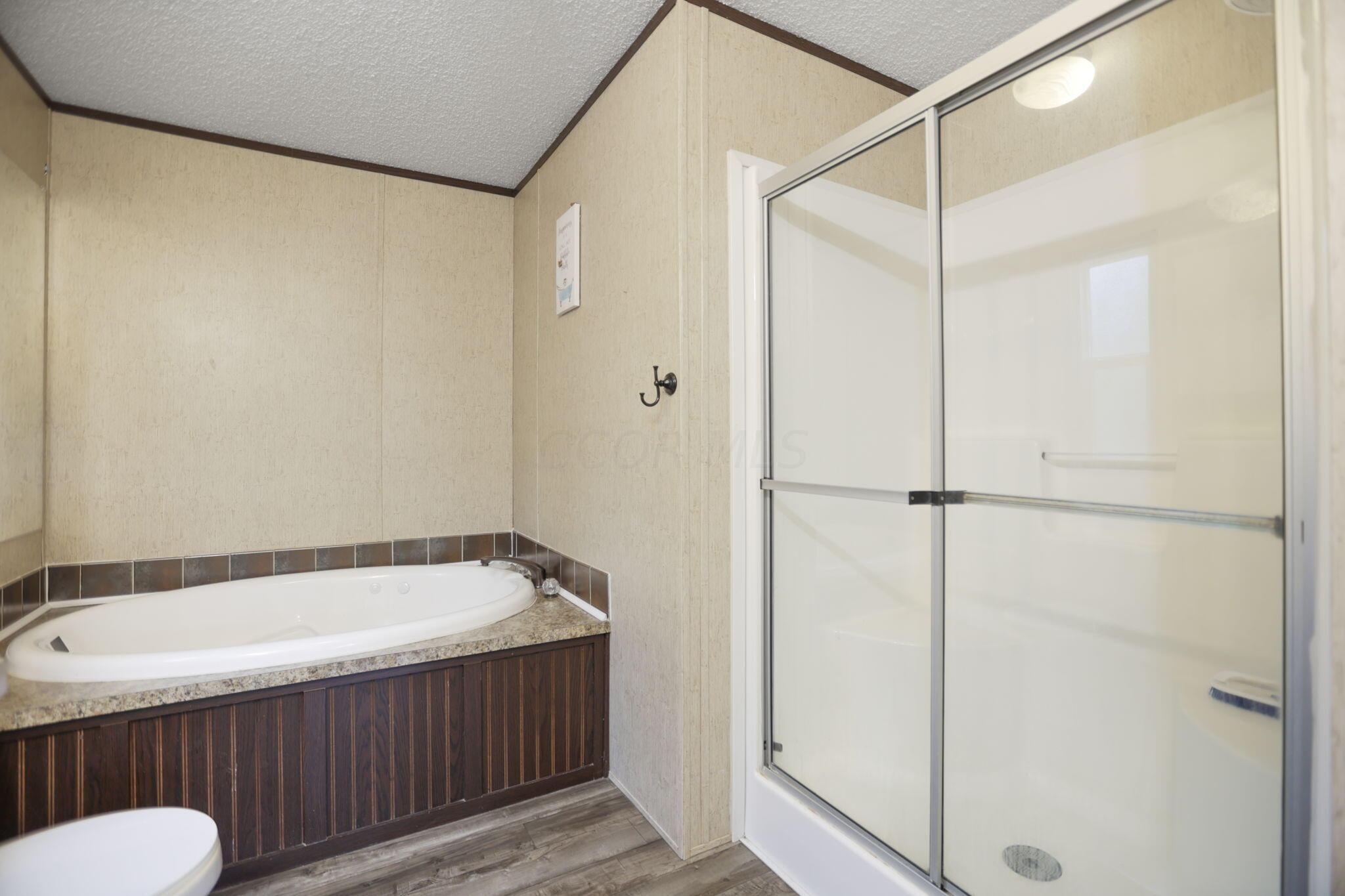 4015 Leffler Road Roseville, OH 43777 - Photo 44 of 93 Owner's Suite; Bathroom