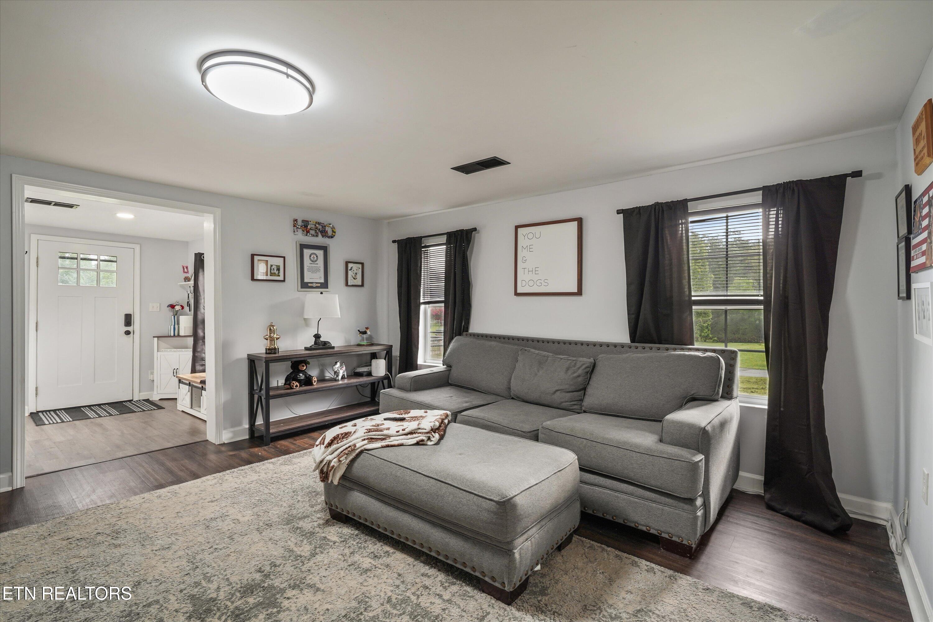 119 Springhouse Road Powell, TN 37849 - Photo 19 of 48 Living room