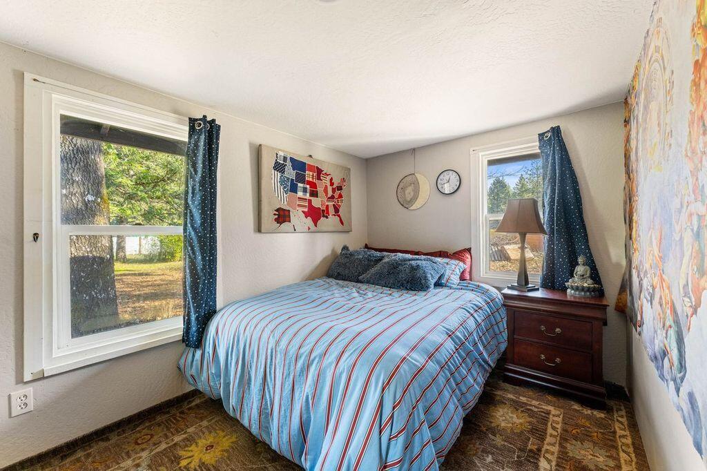 2574 Rockydale Road Cave Junction, OR 97523 - Photo 11 of 43 r24