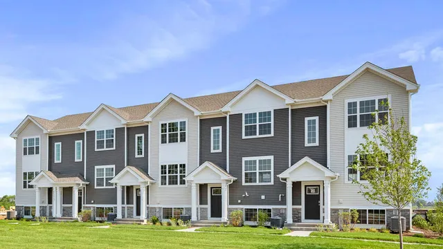 $291,990 | 909 Briar Gln Court, Hampshire, IL 60140