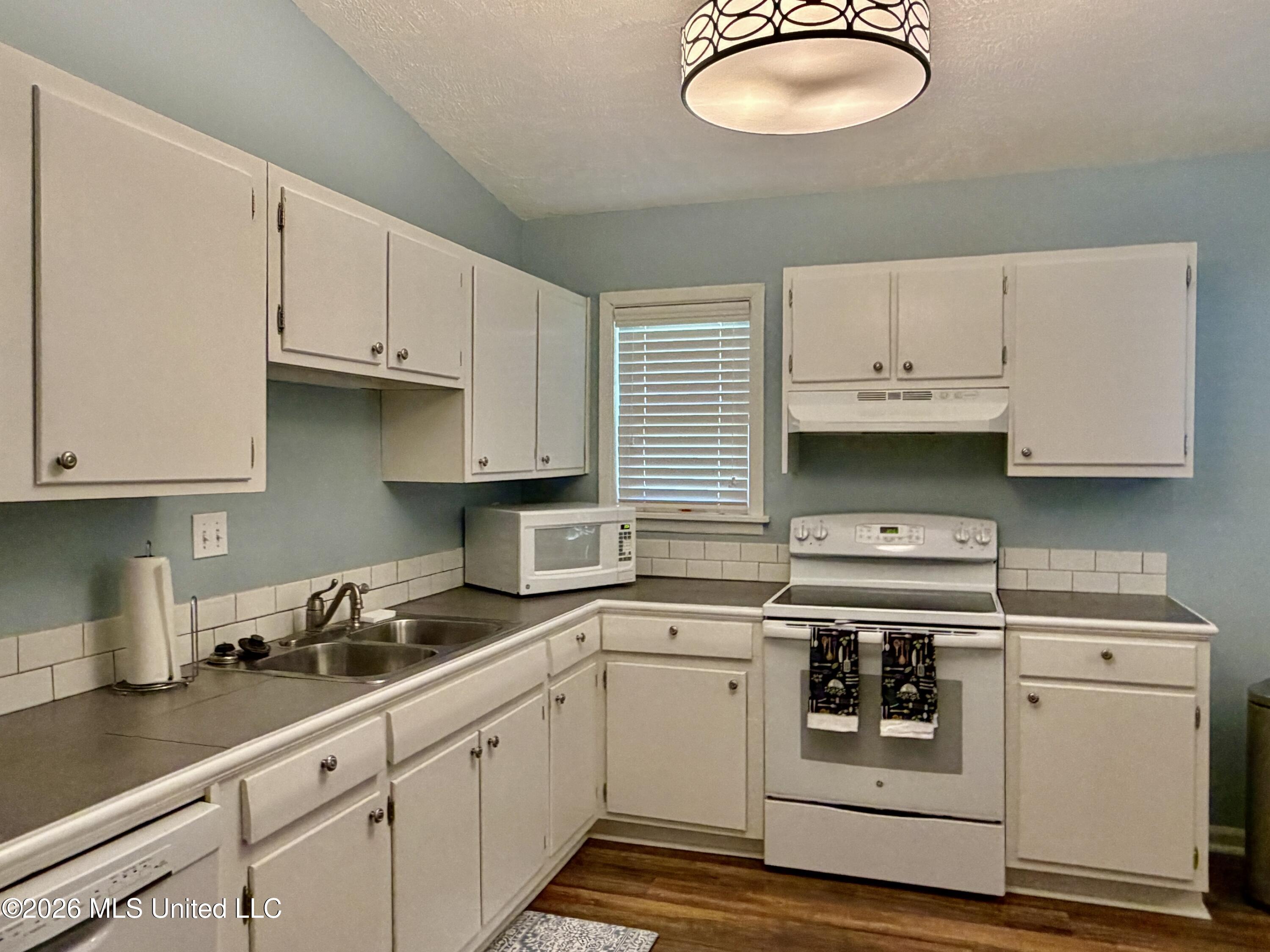 800 Bellevue Street Clinton, MS 39056 - Photo 5 of 47 IMG_5930