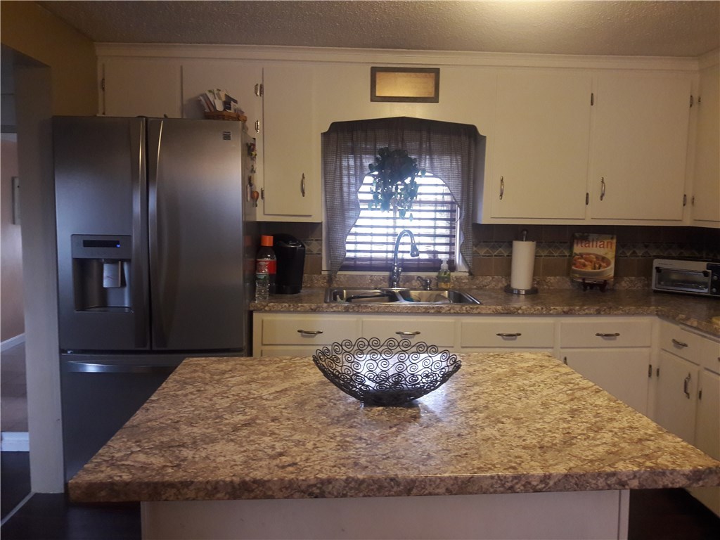 74 Monticello Road Pawtucket, RI 02861 - Photo 4 of 17 Gallery Image 4