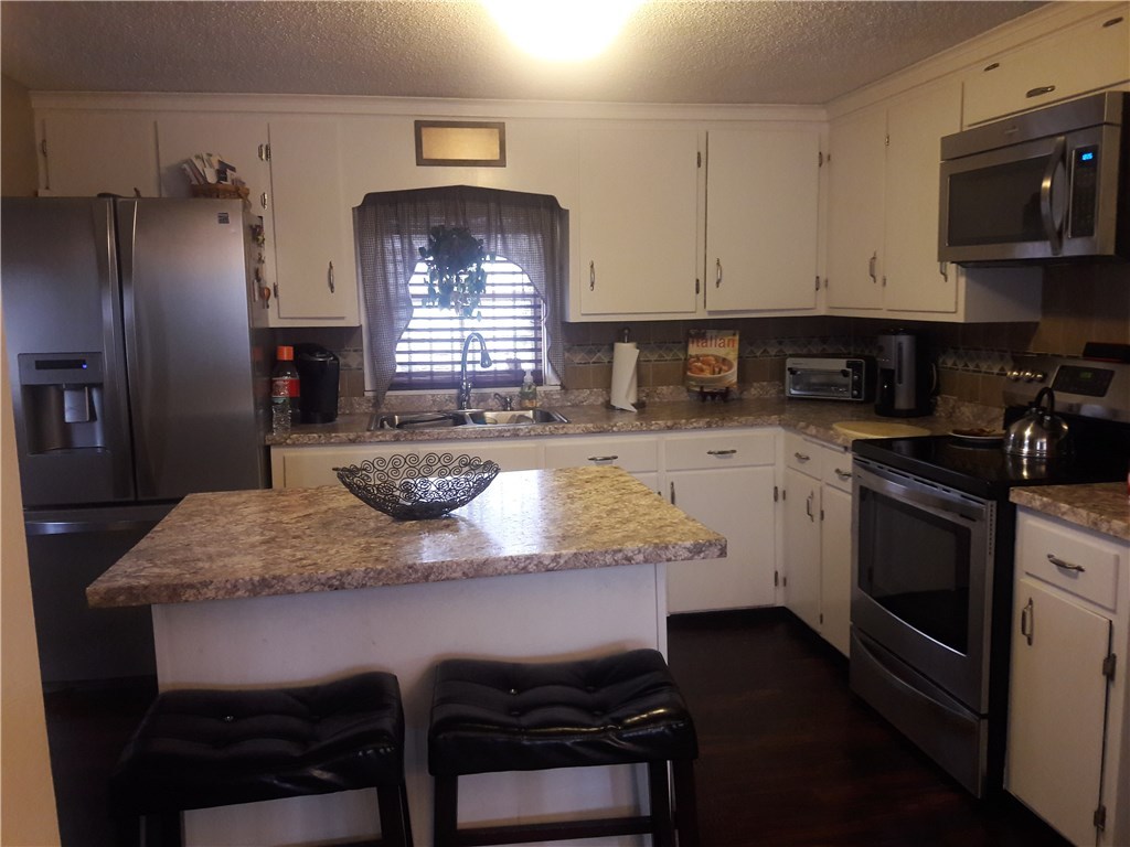 74 Monticello Road Pawtucket, RI 02861 - Photo 5 of 17 Gallery Image 5